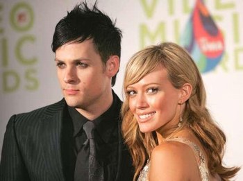 hilary et son copain .